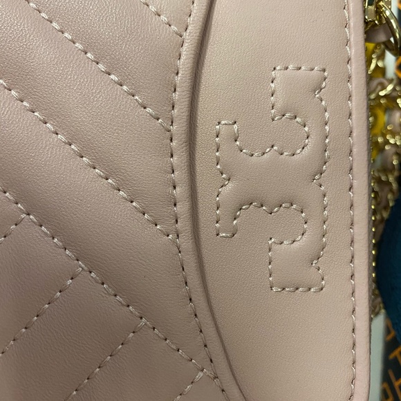 Tory Burch Alexa Phone Crossbody (PINK ONLY) - Picture 5 of 6